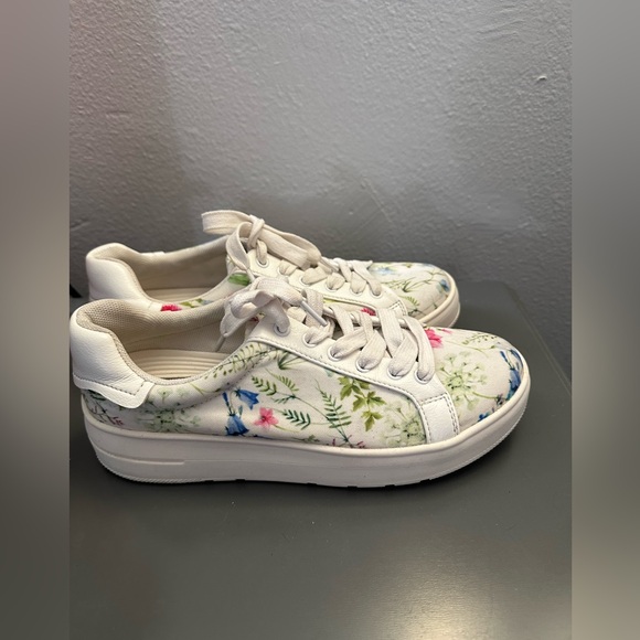 BareTraps NISHELLE Women's Casuals sneakers white floral sneakers size 7 - Picture 5 of 7